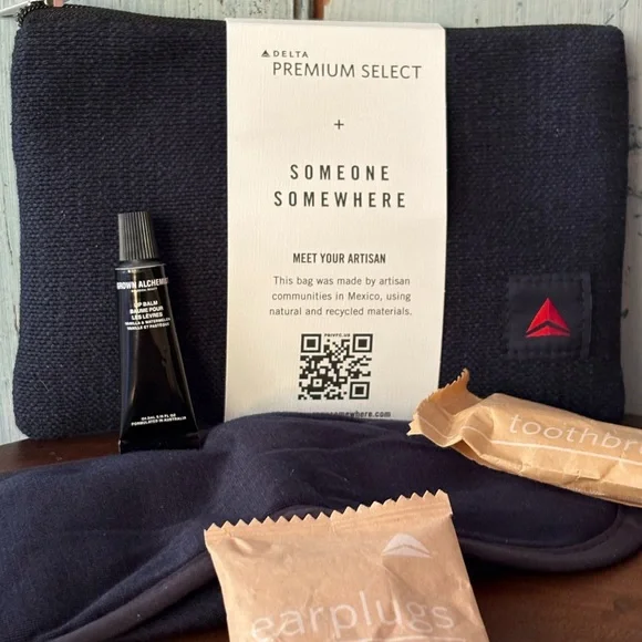 “Someone Somewhere” Artisan-Made Small Travel Pouch - Picture 3 of 8